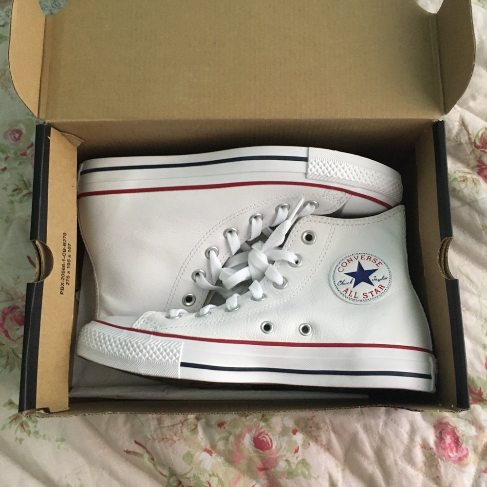 NIB Unisex White leather converse